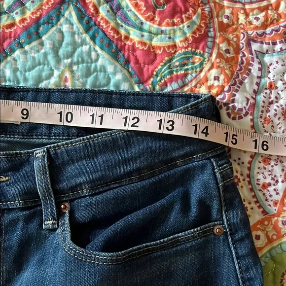 Signature by Levi Strauss Women's Jean Shorts - Picture 6 of 8